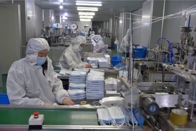 江西進賢19家醫(yī)用口罩企業(yè)日產46萬只提前復產，全力保障防疫物資供應